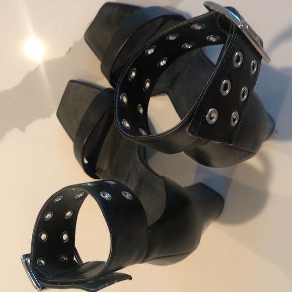 Black Heels - Picture 7 of 7